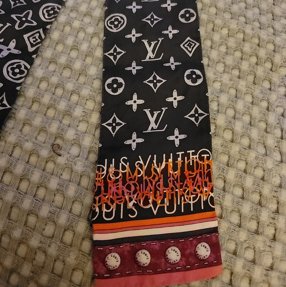 Louis Vuitton Twilly 100% SILK - Picture 2 of 5